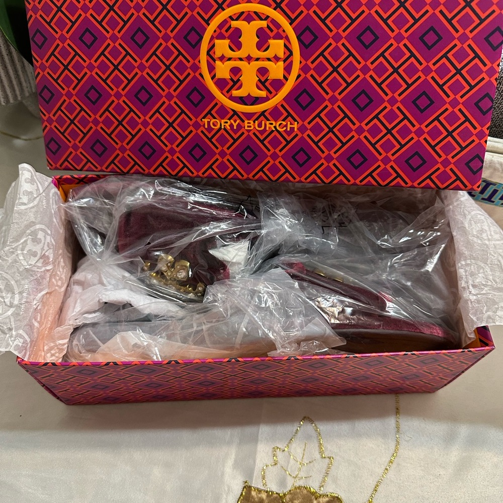 NWT Tory Burch Embellished Logo Velvet Scandals, Be summer ready with this. - Picture 11 of 15